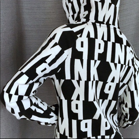 FASHION SHOW - Picture 2 of 2